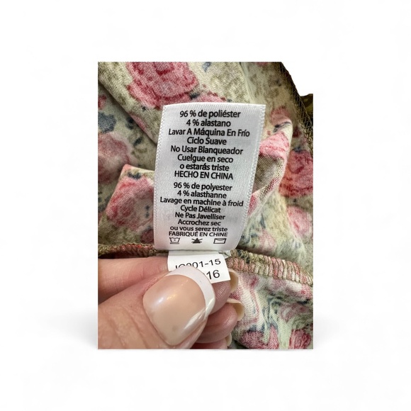 EUC LulaRoe red, pink & green floral hi-low short sleeve top – size M - Picture 7 of 7